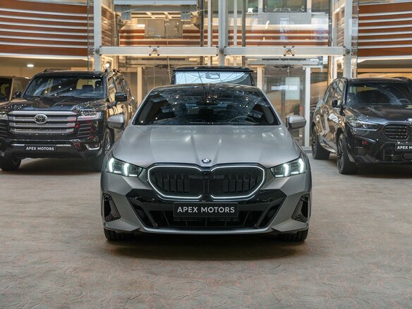 2026 BMW 5 серии 540d xDrive VIII (G60/G61/G68), серый, 14190000 рублей - вид 6