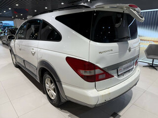 2005 SsangYong Rodius I, белый, 799000 рублей, вид 4