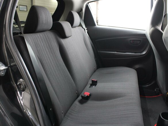 2017 Toyota Vitz III (XP130) Рестайлинг 2, чёрный, 950000 рублей - вид 6