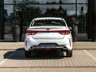 2021 Kia Rio IV Рестайлинг, белый, 1800000 рублей, вид 5