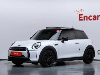 2022 Mini Hatch Cooper III (F55/F56) Рестайлинг 2, белый, 2051000 рублей, вид 1