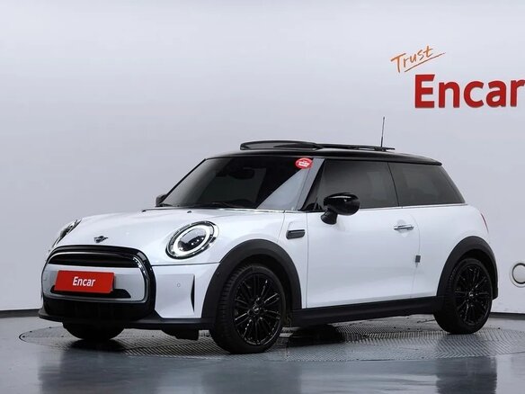 2022 Mini Hatch Cooper III (F55/F56) Рестайлинг 2, белый, 2051000 рублей