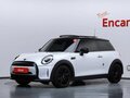 2022 Mini Hatch Cooper III (F55/F56) Рестайлинг 2, белый, 2051000 рублей