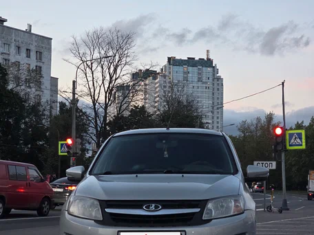 2014 Lada (ВАЗ) Granta I, серебристый, 420000 рублей, вид 1