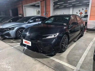 2024 Toyota Camry VIII (XV70) Рестайлинг, чёрный, 3323222 рублей, вид 2