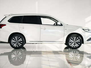 2022 Mitsubishi Outlander III Рестайлинг 3, белый, 2650000 рублей, вид 4