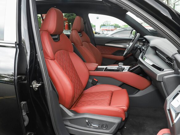 2026 Audi Q6 45 TFSI, чёрный, 5990000 рублей - вид 12