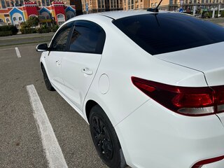 2019 Kia Rio IV, белый, 1550000 рублей, вид 3