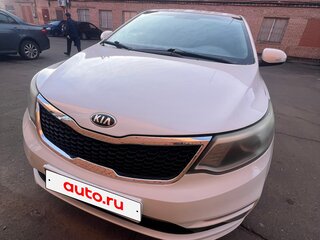2017 Kia Rio III Рестайлинг, белый, 1200000 рублей, вид 3
