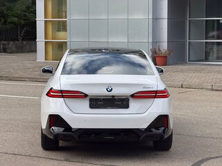 2024 BMW 5 серии 523d VIII (G60/G61/G68), белый, 7000000 рублей, вид 4