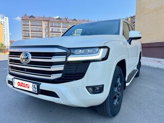 2023 Toyota Land Cruiser 300 Series, белый, 11300000 рублей, вид 2