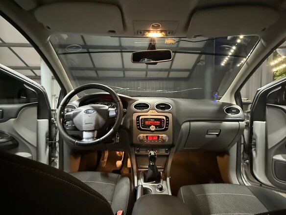 2010 Ford Focus II Рестайлинг, серебристый - вид 14