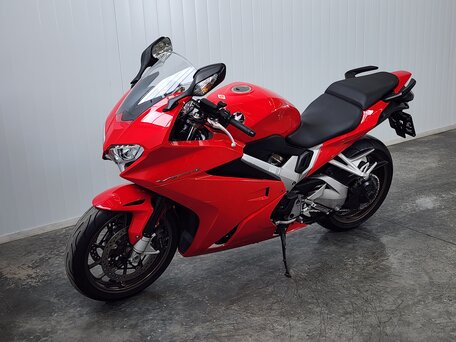 2015 Honda VFR 800, красный, 719000 рублей, вид 4