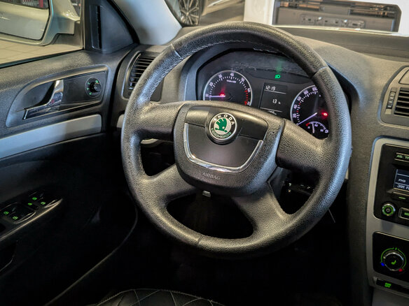 2012 Skoda Octavia II (A5) Рестайлинг, серый, 609900 рублей - вид 13