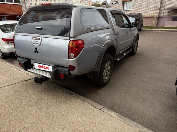 2010 Mitsubishi L200 IV, серебристый, 1300000 рублей - вид 2