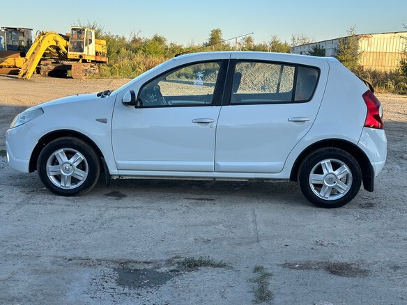 2012 Renault Sandero I, белый, 599000 рублей - вид 15