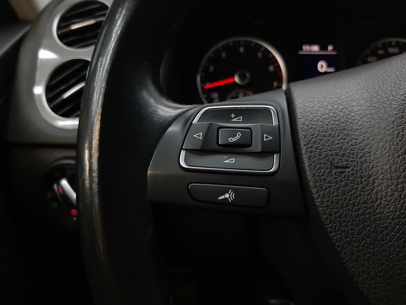 2015 Volkswagen Tiguan I Рестайлинг, серебристый - вид 15