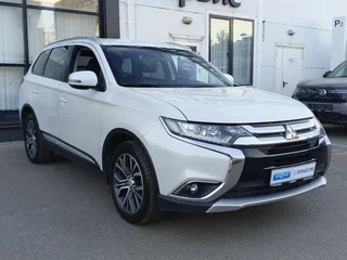 2015 Mitsubishi Outlander III Рестайлинг 2, белый, 1843000 рублей, вид 3