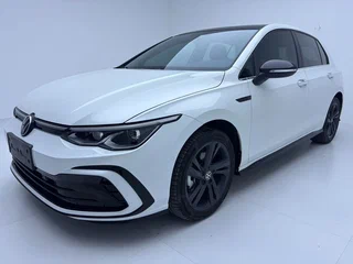2023 Volkswagen Golf VIII, серый, 1925000 рублей, вид 3