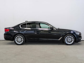 2018 BMW 5 серии 520i VII (G30/G31/G38), чёрный, 2695000 рублей, вид 4