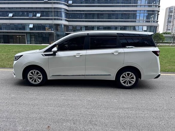 2022 Wuling Jiachen, белый, 1290000 рублей - вид 3