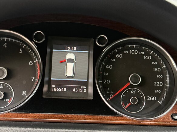 2013 Volkswagen Passat Alltrack B7, серебристый, 1300000 рублей - вид 11