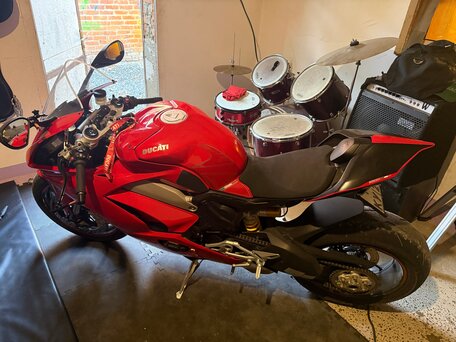 2019 Ducati Panigale V4, красный, 1550000 рублей, вид 3