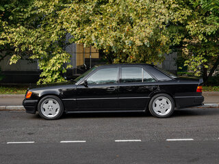 1994 Mercedes-Benz E-Класс 320 I (W124), чёрный, 2850000 рублей, вид 4