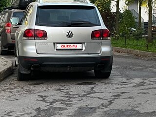 2008 Volkswagen Touareg I Рестайлинг, серебристый, 600000 рублей, вид 3