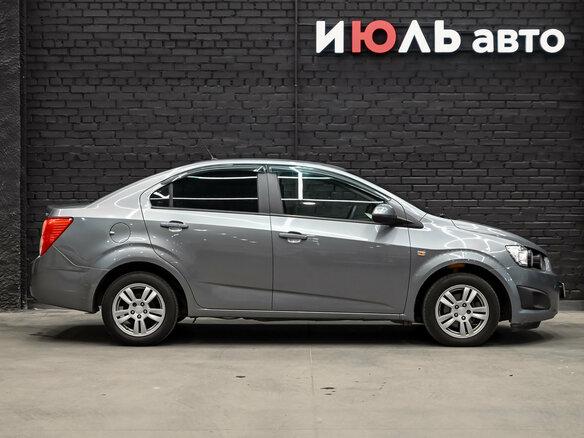 2013 Chevrolet Aveo II, серый, 600000 рублей - вид 9