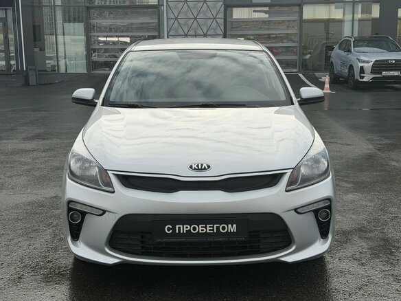 2018 Kia Rio IV, серебристый, 1155000 рублей - вид 1