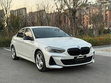 2022 BMW 1 серии 120i III (F52) Рестайлинг, белый, 1910000 рублей, вид 3