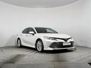 2019 Toyota Camry VIII (XV70), белый, 2415000 рублей, вид 3