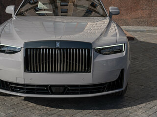 2026 Rolls-Royce Ghost Black Badge II Рестайлинг (Series II), серый, 57900000 рублей, вид 3