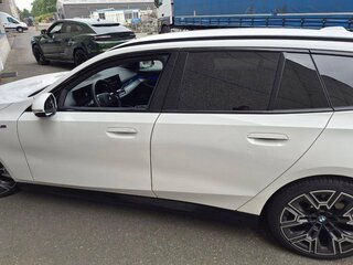 2025 BMW 5 серии 540d xDrive VIII (G60/G61/G68), белый, 12990000 рублей, вид 4