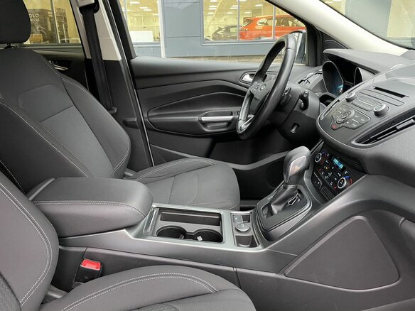 2017 Ford Kuga II Рестайлинг, белый, 1799000 рублей - вид 9