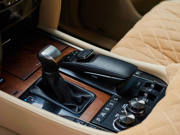 2018 Lexus LX 570 III Рестайлинг 2, серый, 8000000 рублей - вид 24