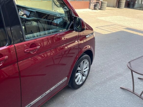 2019 Volkswagen Multivan T6 Рестайлинг, красный, 5250000 рублей - вид 24