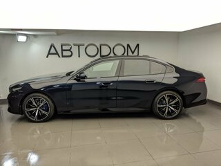 2026 BMW 5 серии 530i xDrive VIII (G60/G61/G68), чёрный, 10300000 рублей, вид 4