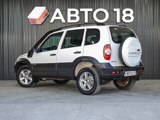 2016 Chevrolet Niva I Рестайлинг, белый, 669000 рублей, вид 4