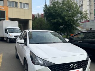 2021 Hyundai Solaris II Рестайлинг, белый, 1250000 рублей, вид 2