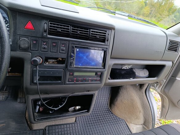 2001 Volkswagen Multivan T4, серебристый, 900000 рублей - вид 9