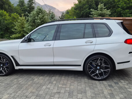 2021 BMW X7 40i I (G07), белый, 7189500 рублей, вид 2