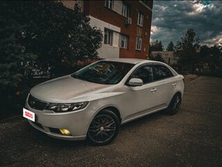 2011 Kia Cerato 6-speed II, белый, 700000 рублей, вид 3