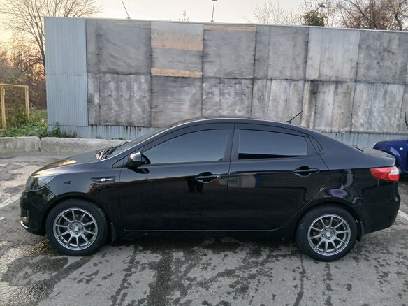 2013 Kia Rio 4-speed III, чёрный, 850000 рублей - вид 7