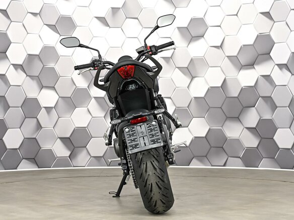 2026 Triumph Trident 660, чёрный - вид 5