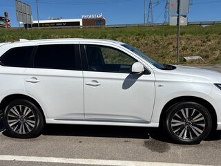 2022 Mitsubishi Outlander III Рестайлинг 3, белый, 2500000 рублей, вид 5