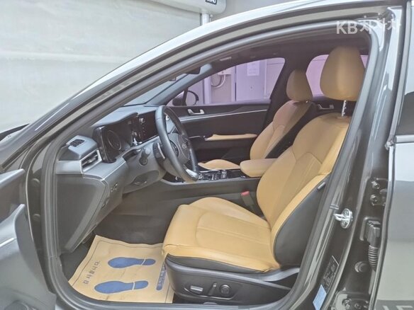 2023 Kia K5 III, серый - вид 2