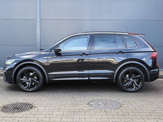 2021 Volkswagen Tiguan II Рестайлинг, чёрный, 3799000 рублей, вид 2