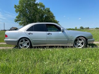 1997 Mercedes-Benz E-Класс 200 II (W210, S210), серебристый, 450000 рублей, вид 2